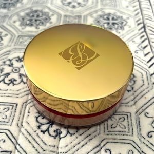 COPY - Estée Lauder powder makeup nutritious